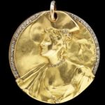 Locket/ pendant of gold and diamonds, the relief by Georges van der Straeten