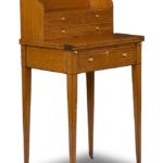 A LATE 19TH/EARLY 20TH CENTURY SATINWOOD WRITING DESK